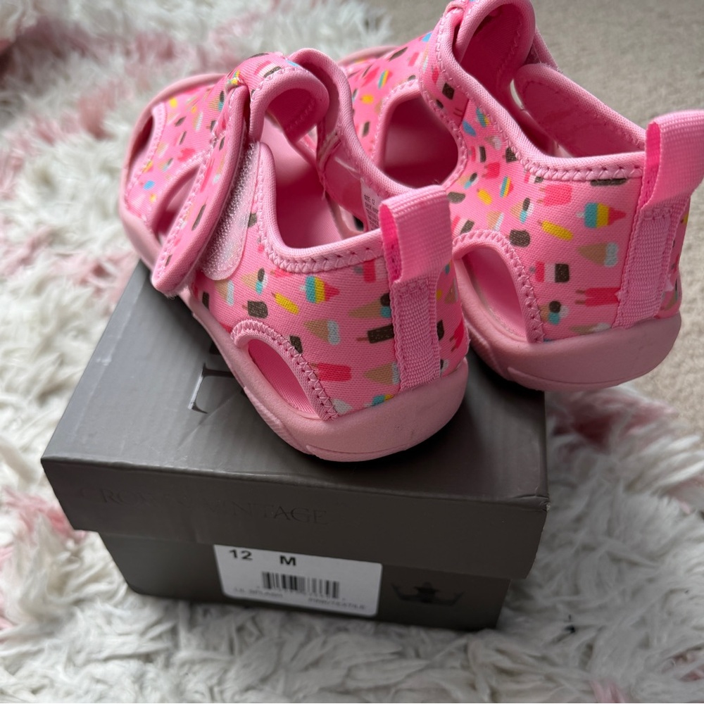 Crown Vintage Water Shoes - Picture 3 of 4